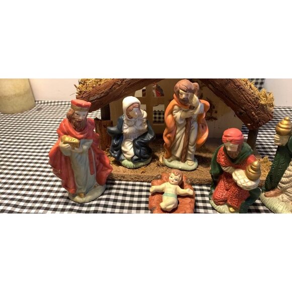Vintage Cobble Creek Nativity Scene Figurine Set with Stable - Picture 4 of 16
